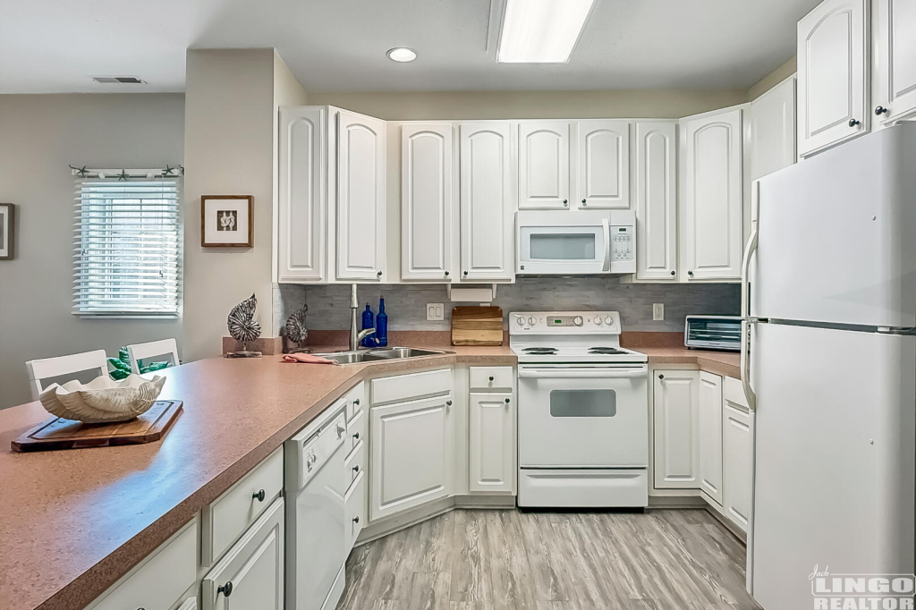 206+Summerlyn+Kitchen+2 34363 Summerlyn Drive #206 Rental Property