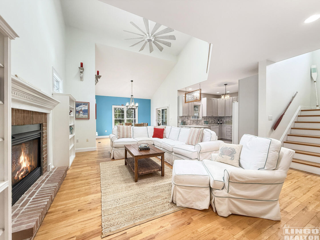 105+New+Rd+Living+1 105 New Road Rental Property