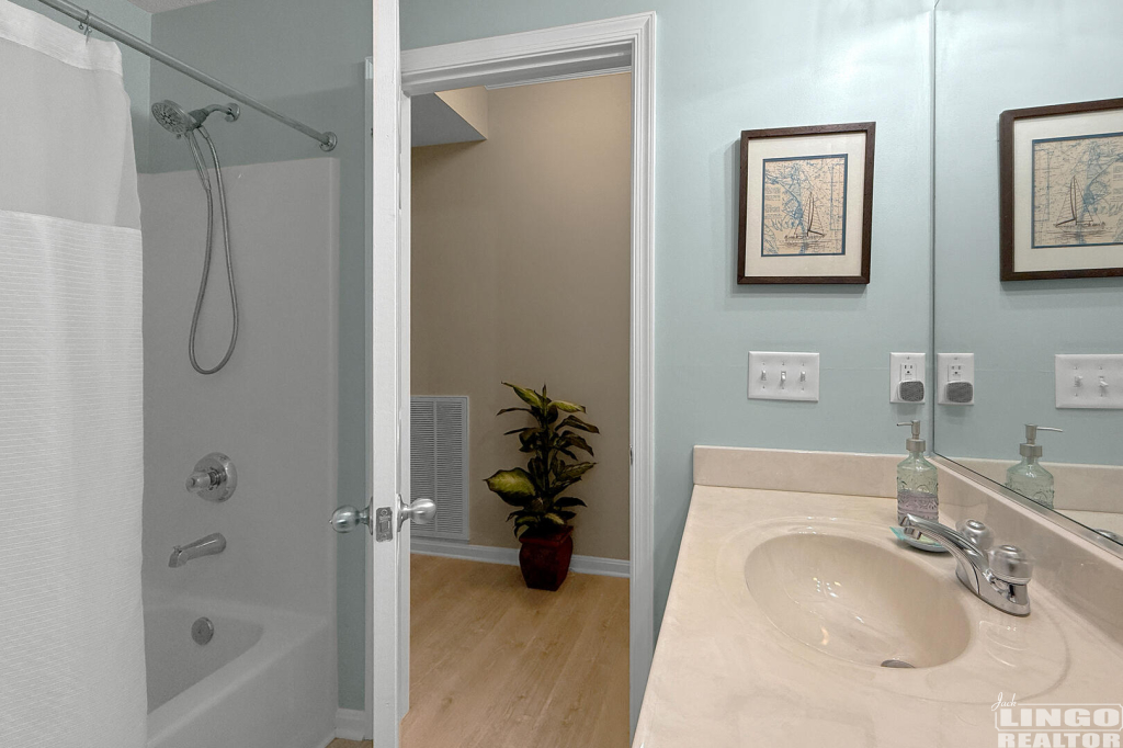 3501+Brandt+St+Bathroom 17059 S Brandt St. #3105 Rental Property