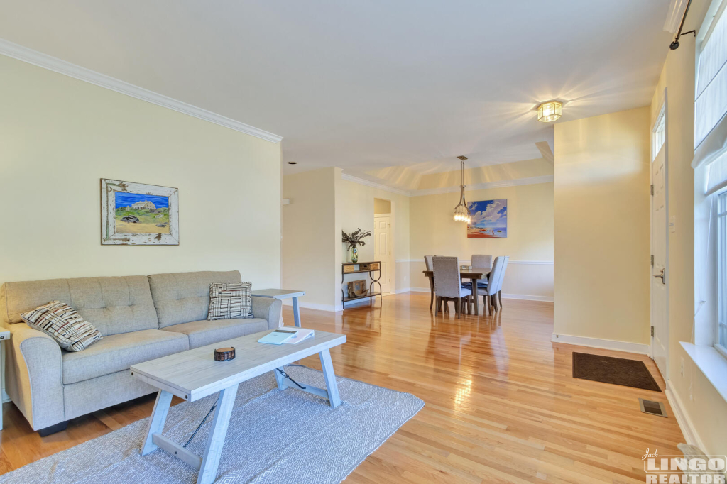 007_img_2323_660 33151 W. Chesapeake St Rental Property
