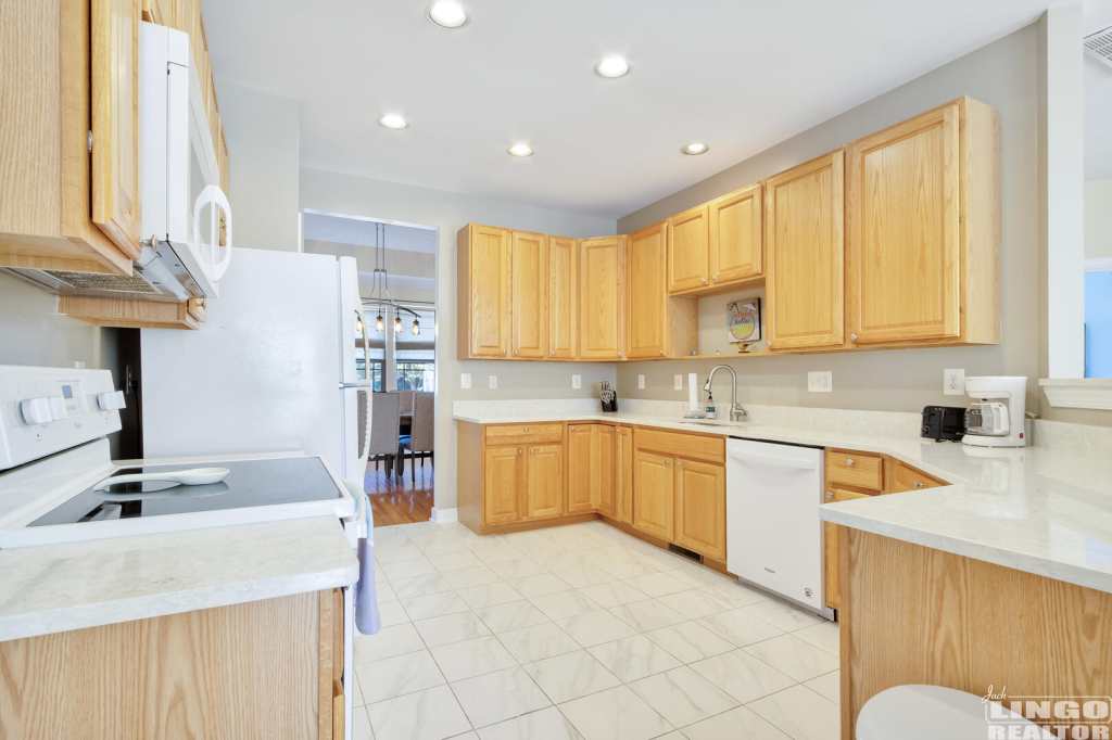 013_img_2341_991 33151 W. Chesapeake St Rental Property