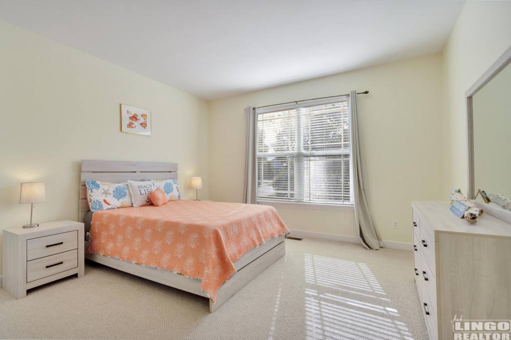 024_img_2374_225 33151 W. Chesapeake St Rental Property