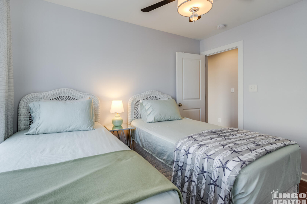008_img_1256_32 100 Anglers Road #B5 Rental Property