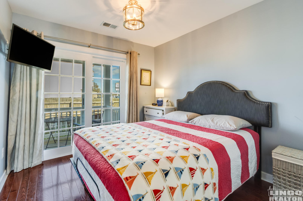 010_img_1262_193 100 Anglers Road #B5 Rental Property