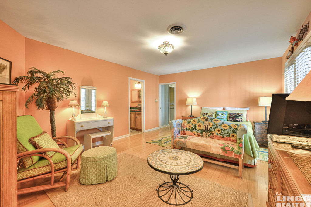 7+Camden+Primary+Bedroom+1a 7 Camden Avenue Rental Property