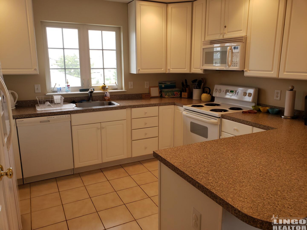 kitchen2 401 E Cape Shores Drive Rental Property