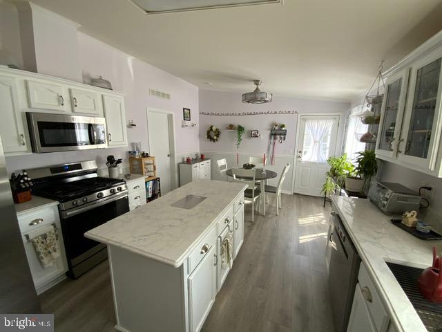 listing image