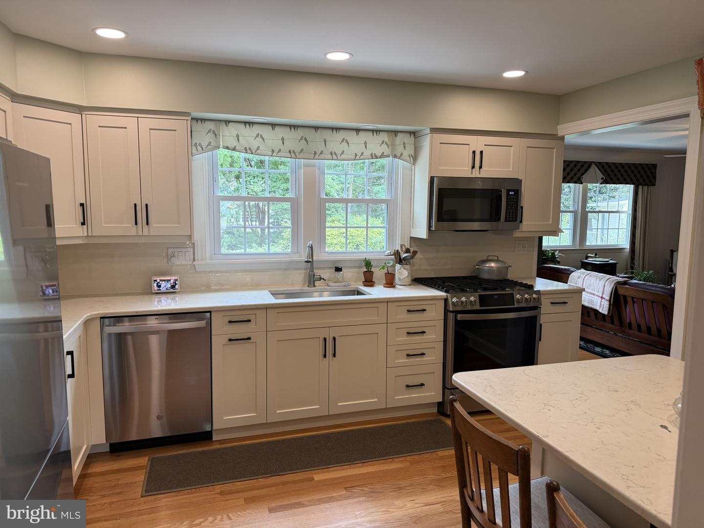 listing image