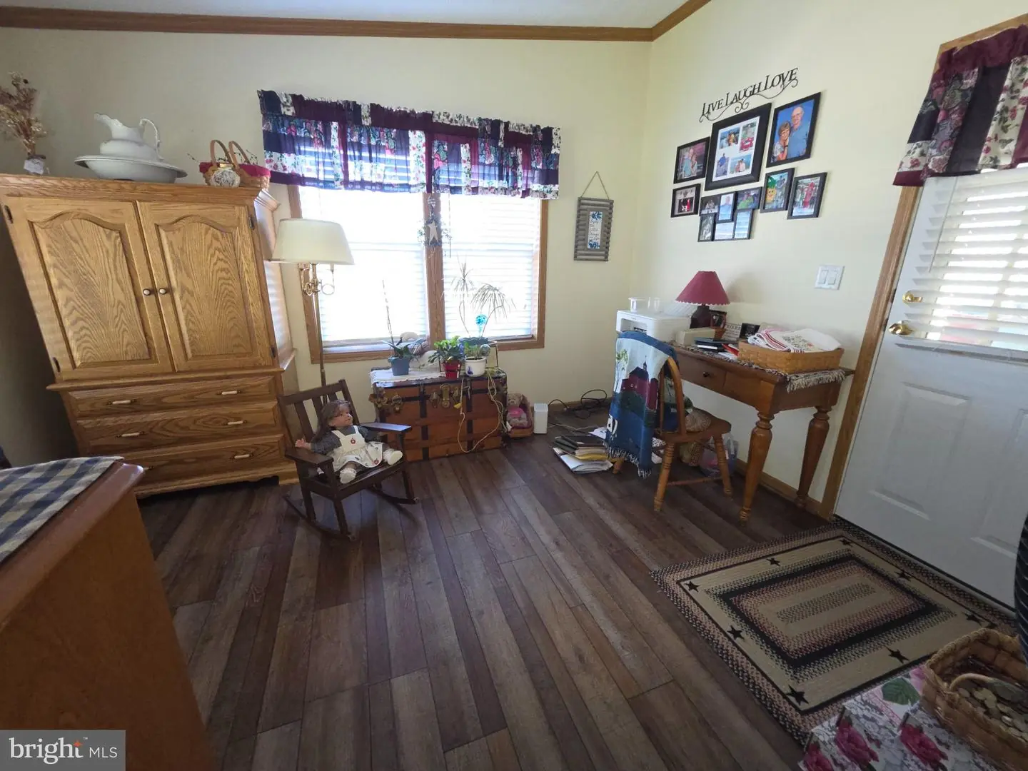listing image