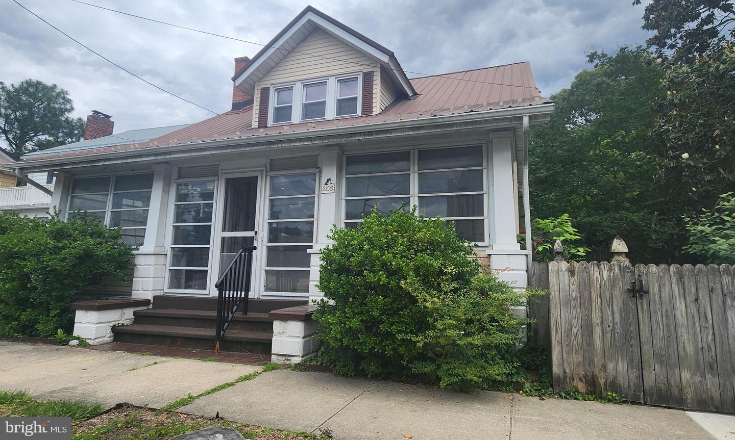 DESU2084070-803888711216-2025-05-28-13-12-06 209 N Pine St | Seaford, DE Real Estate For Sale | MLS# Desu2084070  - Jack Lingo REALTOR