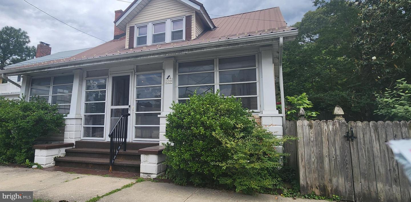 DESU2084070-803888711322-2025-05-28-13-12-06 209 N Pine St | Seaford, DE Real Estate For Sale | MLS# Desu2084070  - Jack Lingo REALTOR