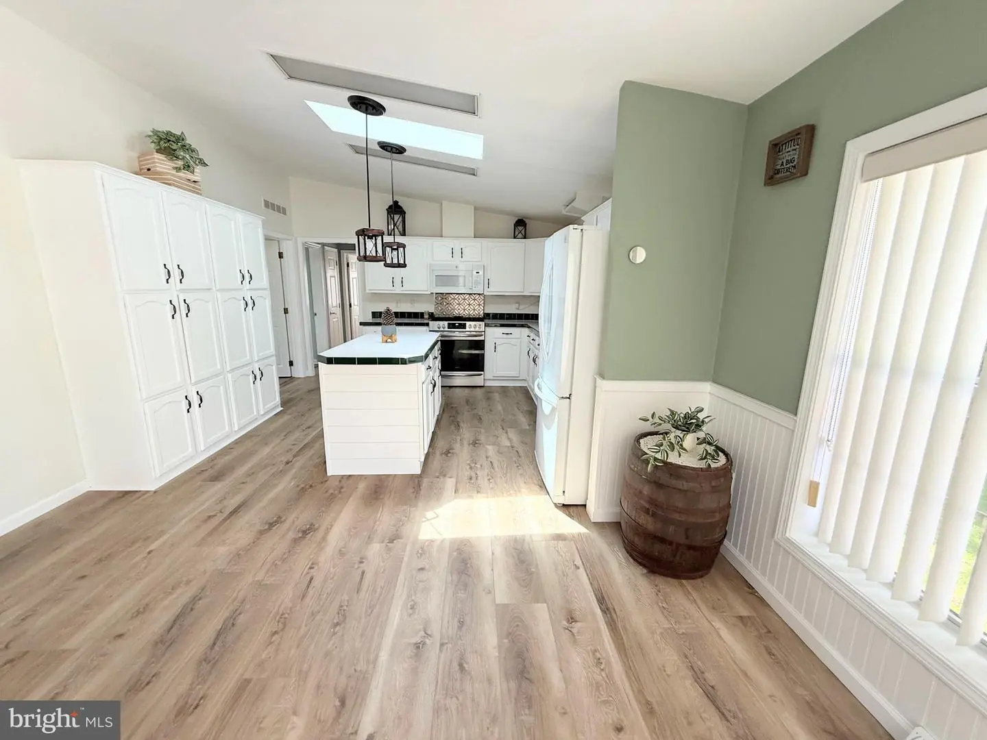 listing image