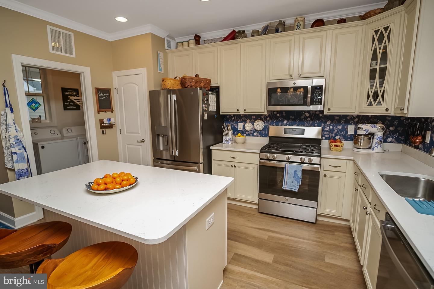 listing image
