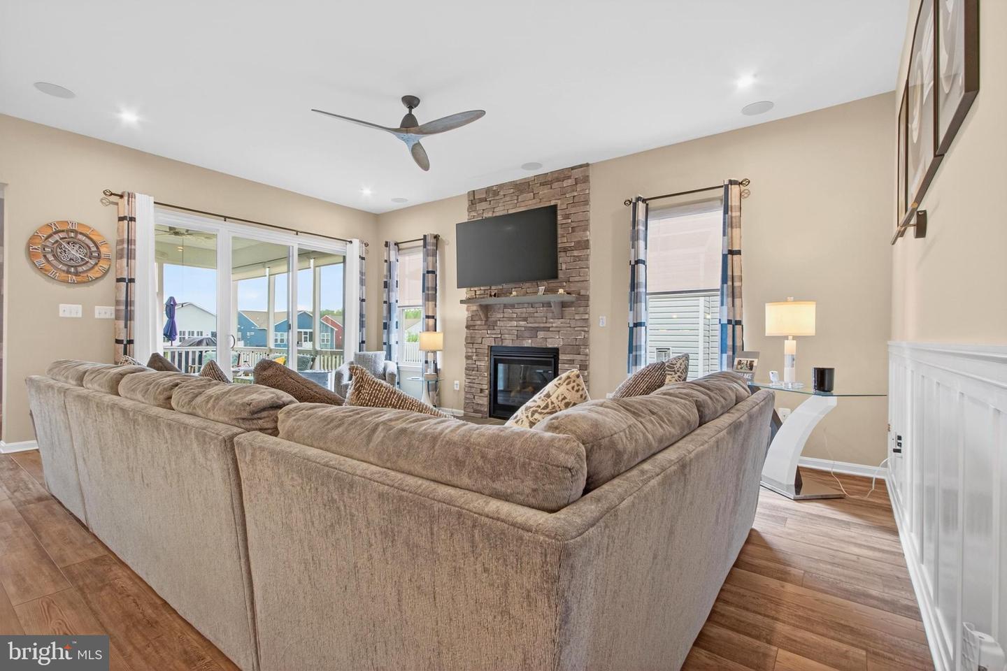 listing image