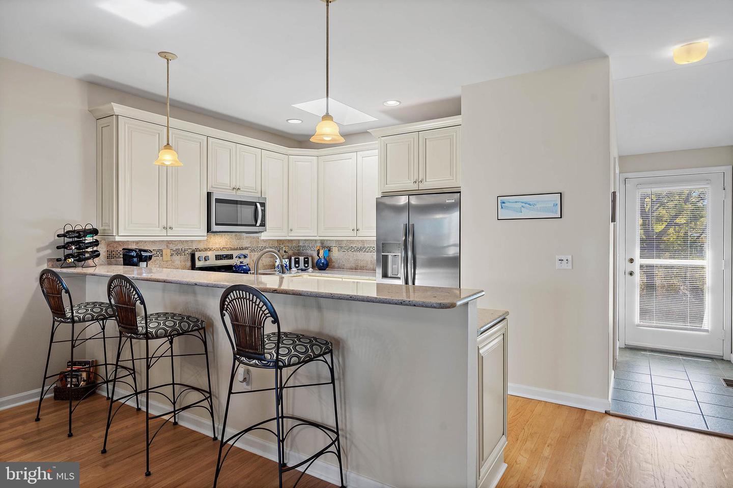 listing image