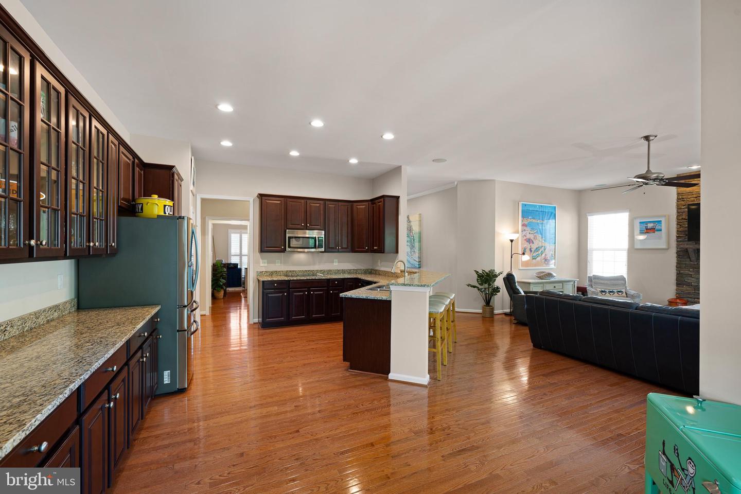 listing image