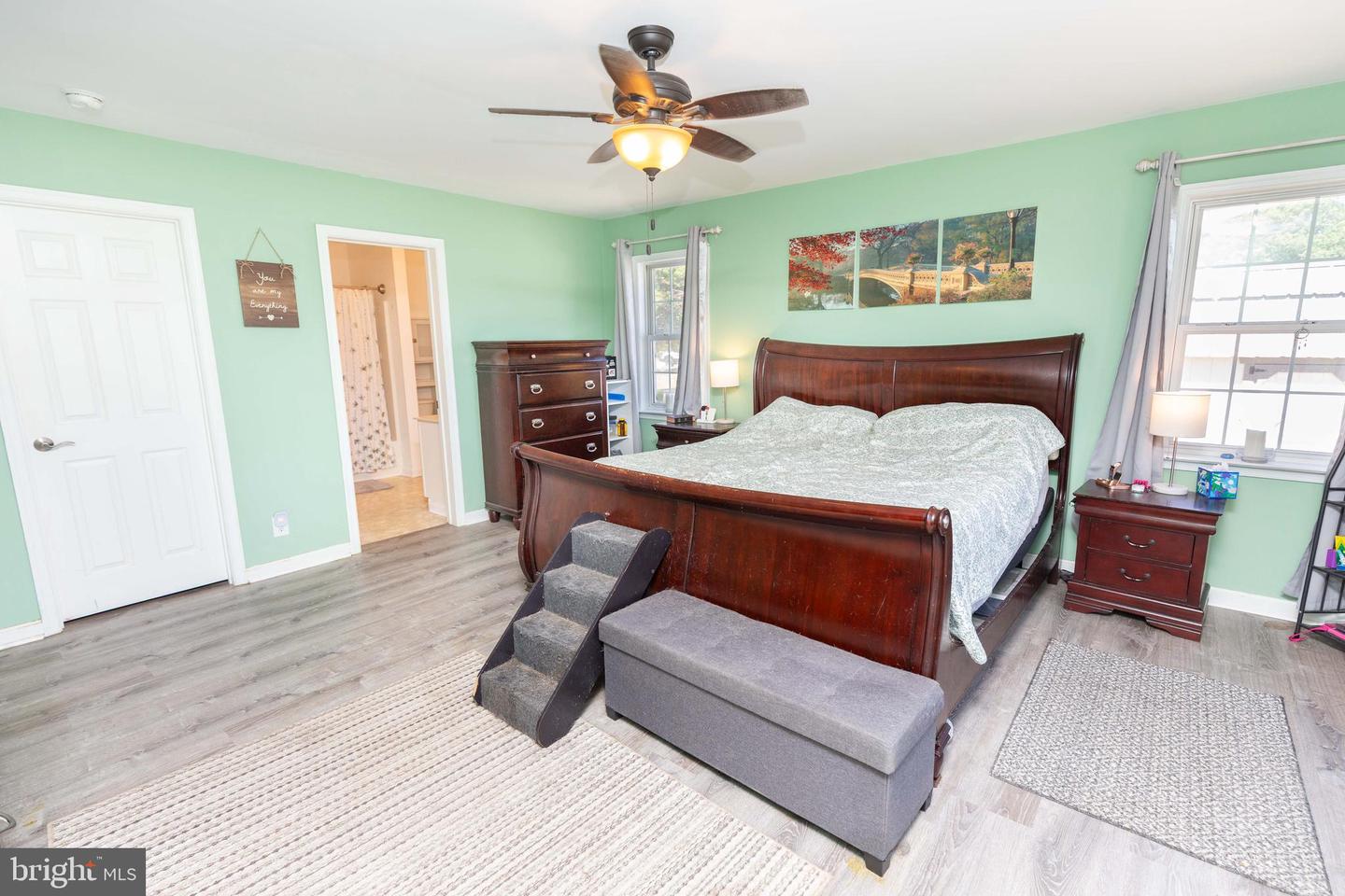 listing image