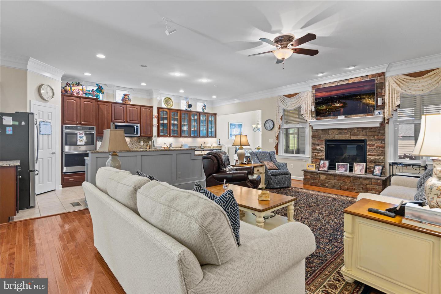 listing image