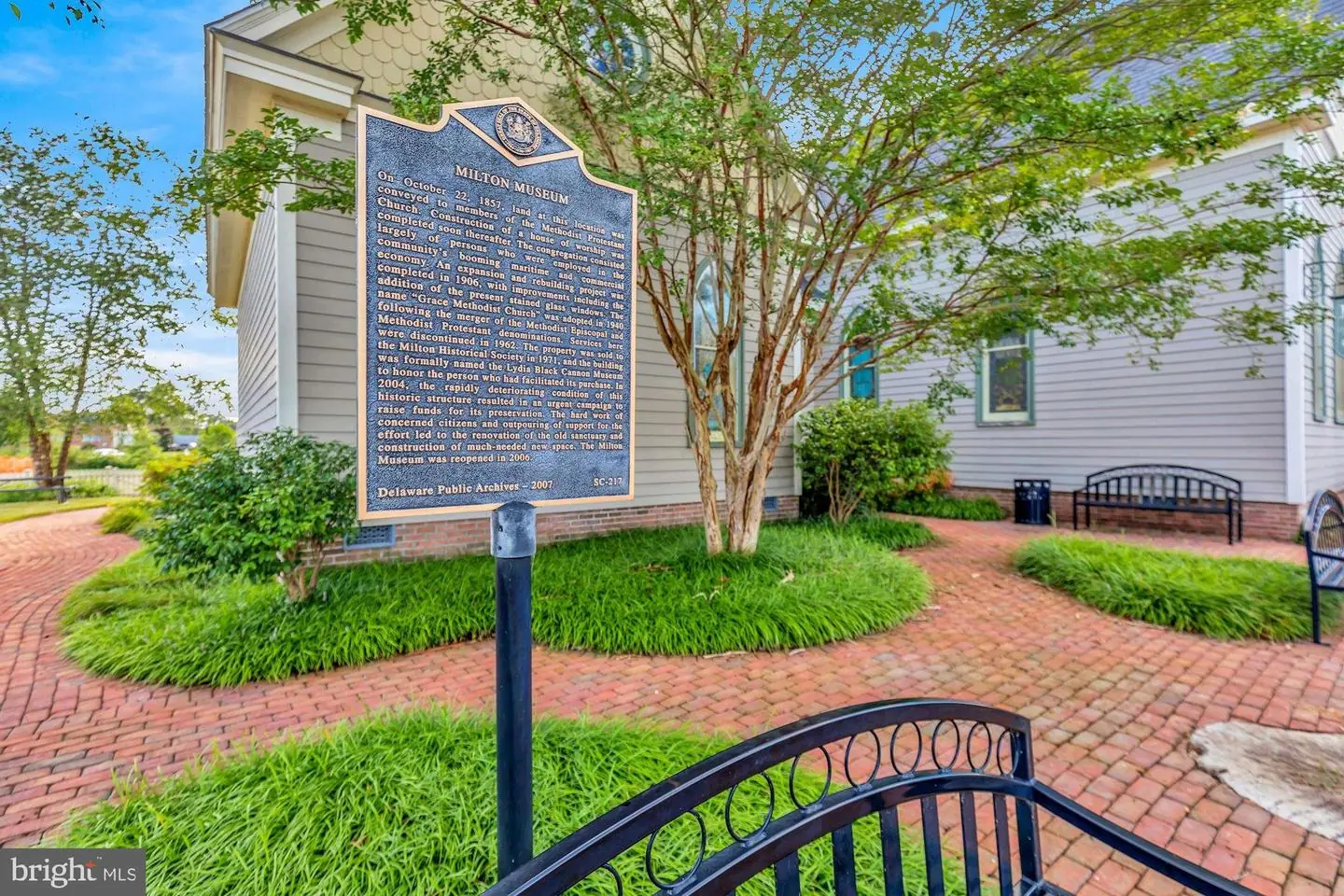 listing image