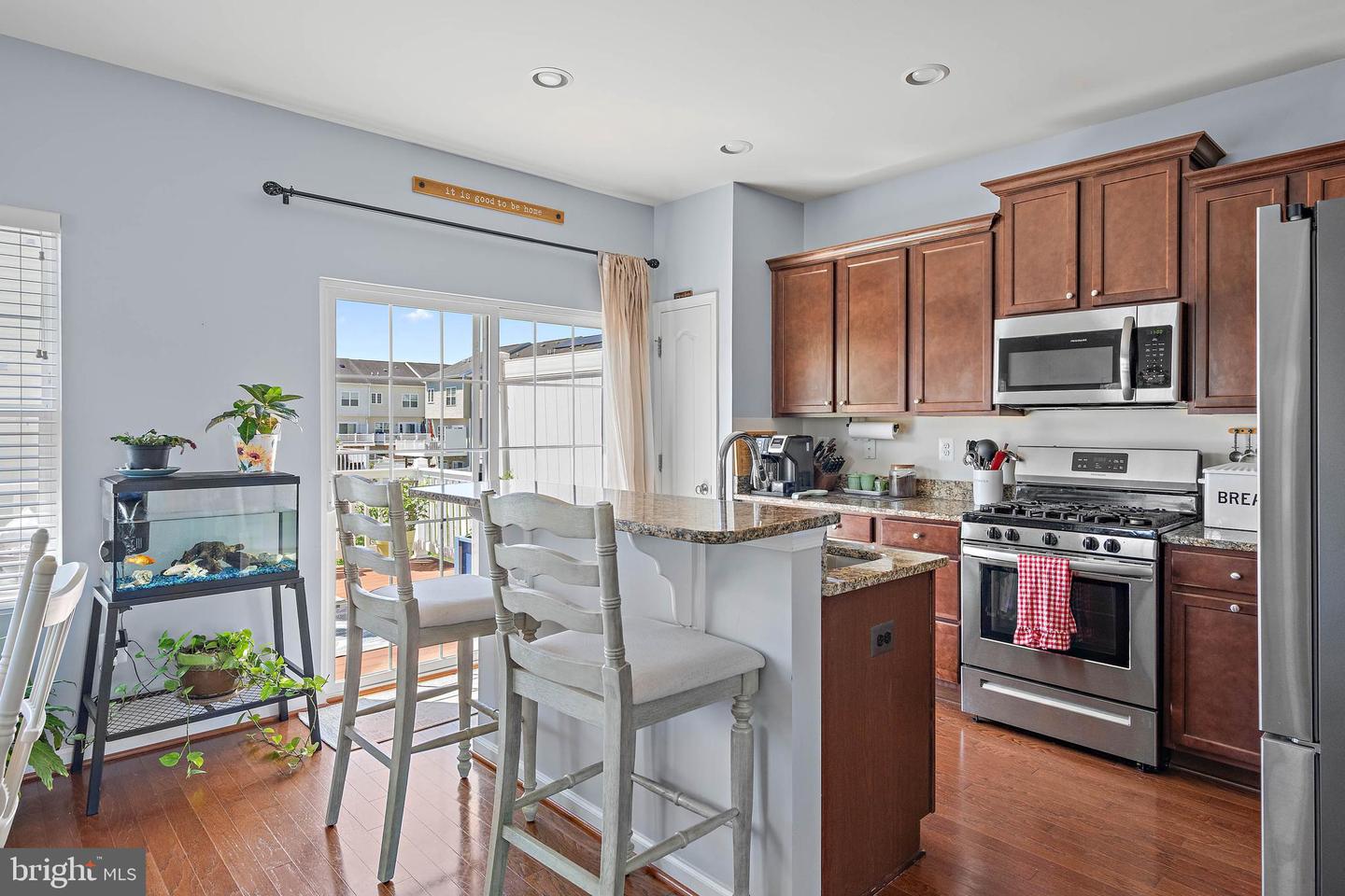 listing image