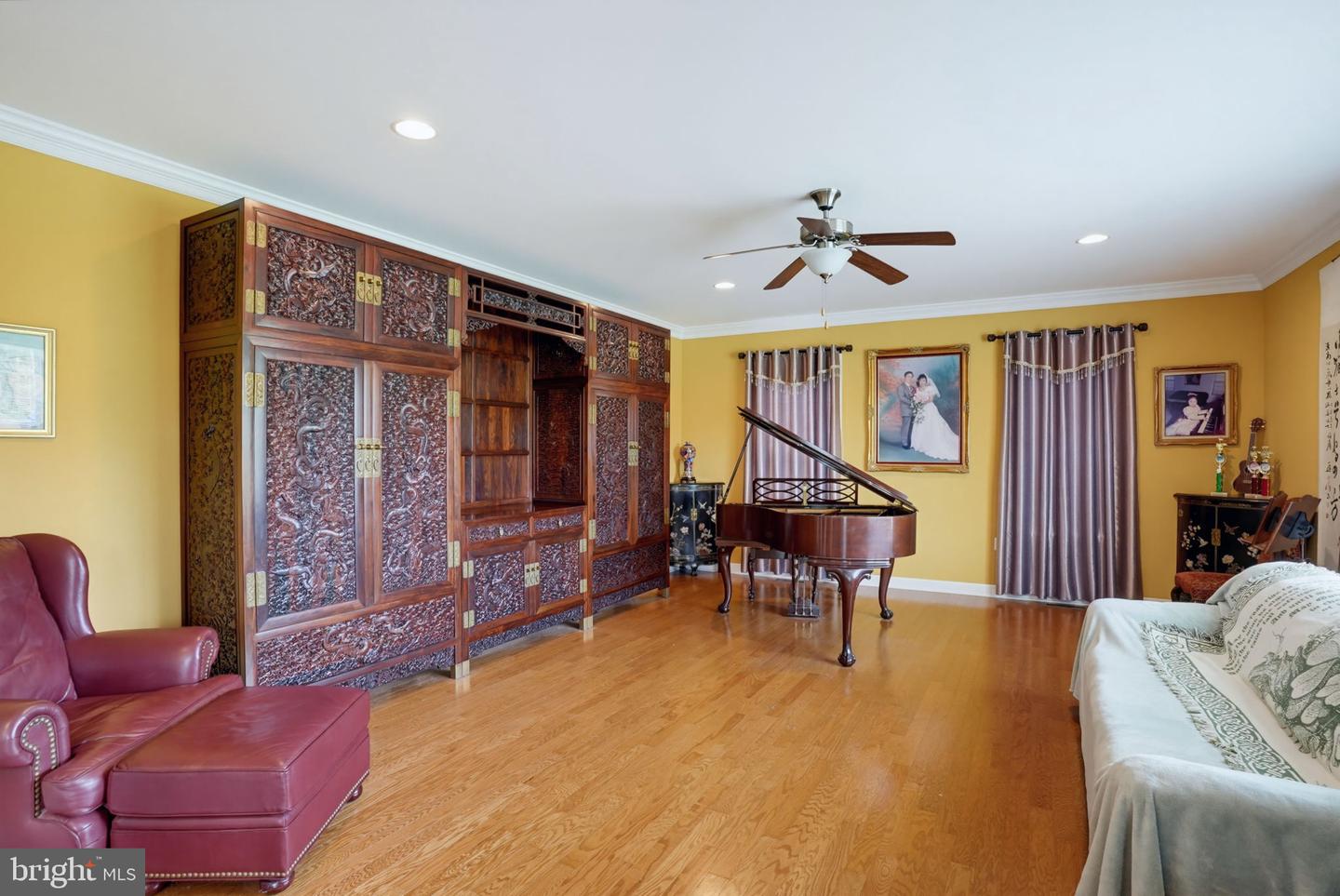 listing image