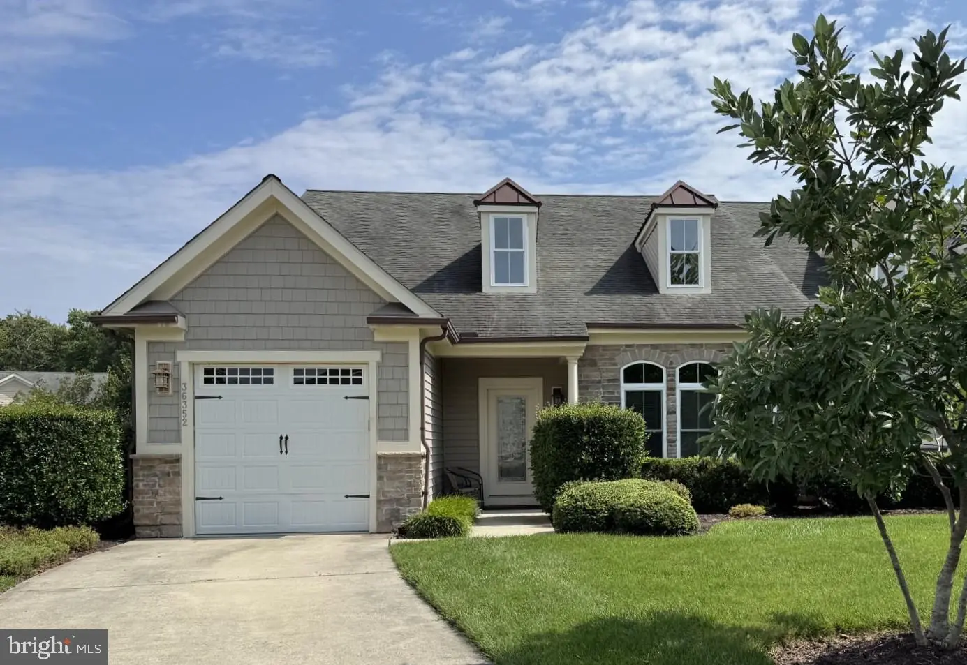 listing image