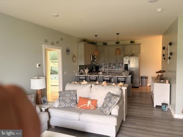 listing image