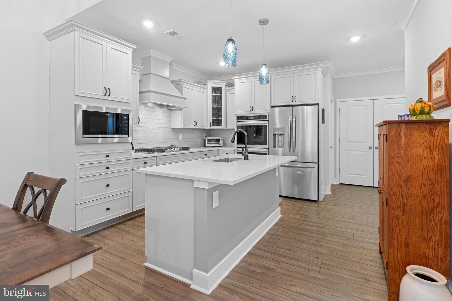 listing image
