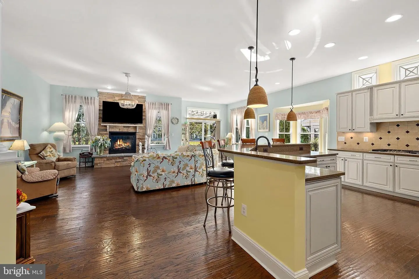 listing image