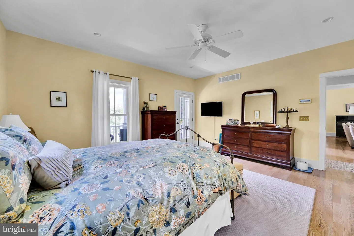 listing image